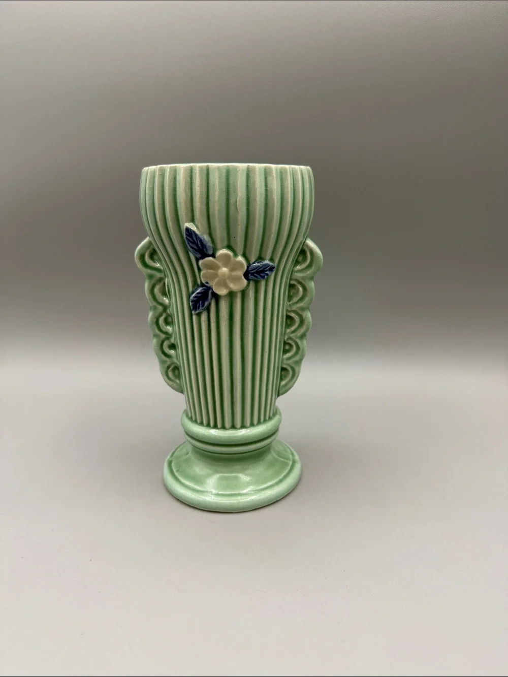 Vintage vase features